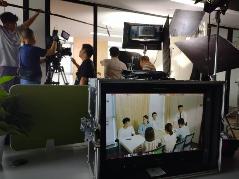 扎鲁特旗TVC拍摄公司：科技产品视觉化大师，诠释未来感与功能美学