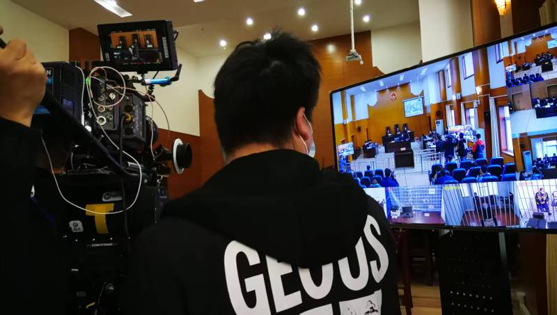 AI生成VS人工创意——扎鲁特旗广告片拍摄公司的技术浪漫主义实践