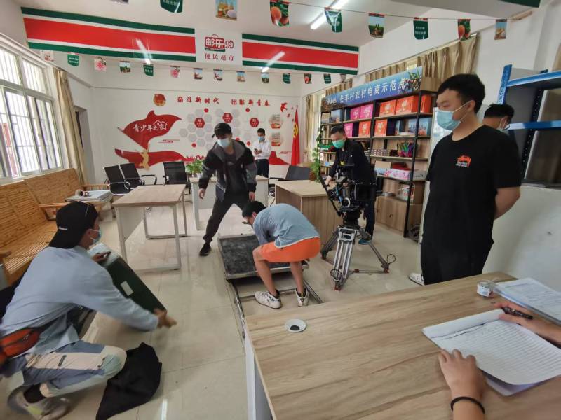 扎鲁特旗广告片拍摄公司：极简主义践行者，少即是多的视觉哲学